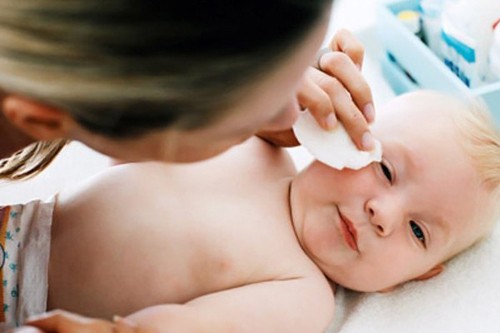 cách chăm sóc da mặt cho bé